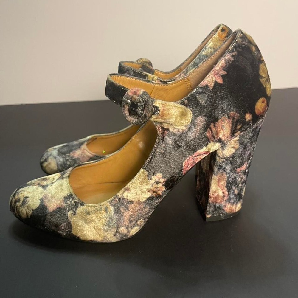 Floral velvet kitten heels size 9. 4"heel. Ankle strap with buckle - Picture 3 of 8